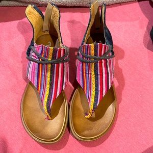 Very g sandals , size 6 , never wore